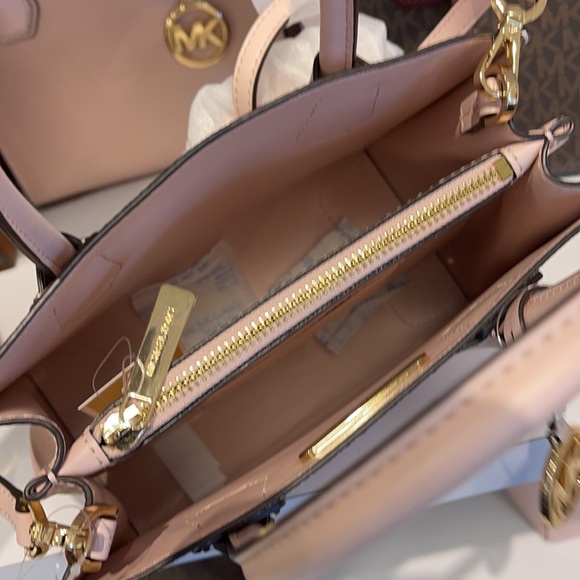 Michael Kors Mercer Medium Pebbled Leather Crossbody Bag - Picture 9 of 16